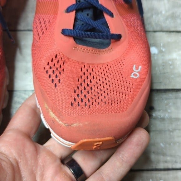 On cloud women's crimson navy running shoes - Picture 3 of 6